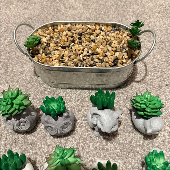 Gray and White Animal Succulent Planters - Picture 4 of 7